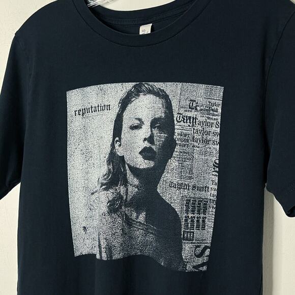 Taylor Swift Women's Reputation Cover T-Shirt M Black Short Sleeve Crew Neck Top - Picture 2 of 6
